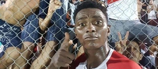 Jogador adulterou documentos para participar da Copa São Paulo (foto: Facebook Paulista F.C.) Jogador adulterou documentos para participar da Copa São Paulo (foto: Facebook Paulista F.C.)
