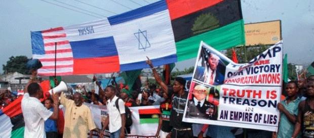 Les Biafrais de Port Harcourt (sud du Nigéria) ont manifesté pour Donald Trump et surtout l'indépendance Les Biafrais de Port Harcourt (sud du Nigéria) ont manifesté pour Donald Trump et surtout l'indépendance
