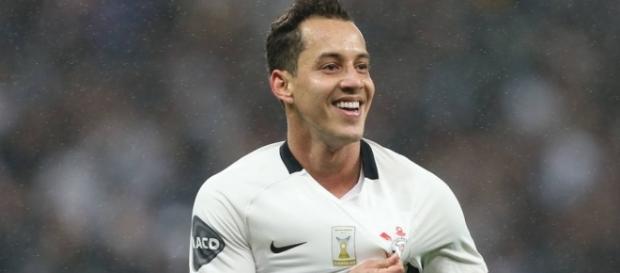 O meia Rodriguinho pode acabar saindo de graça do Corinthians. O meia Rodriguinho pode acabar saindo de graça do Corinthians.
