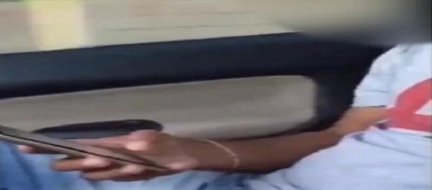 Suposto Uber é conduzido por passageira por estar com sinais de embriaguez. Suposto Uber é conduzido por passageira por estar com sinais de embriaguez.