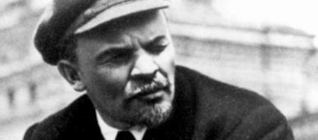 Vladimir Ilich Ulianov, mejor conocido como Lenin Vladimir Ilich Ulianov, mejor conocido como Lenin