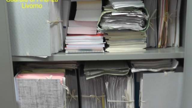 Sottrazione, distruzione e occultamento di documenti del tribunale.