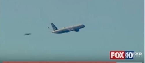 Objetos enigmáticos são flagrados ao redor de avião presidencial (FOX NEWS)