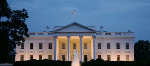 White House lights blink on and off for 'Fox and Friends' Wednesday morning. Photo: Blasting News Library - popsci.com