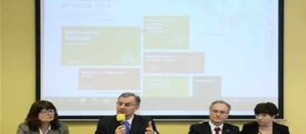 Agnieszka Jarosz, Mirosław Jarosz orad Guido Beltrani podczas konferencji inauguracyjnej otwarca NCEŻ w Warszawie Agnieszka Jarosz, Mirosław Jarosz orad Guido Beltrani podczas konferencji inauguracyjnej otwarca NCEŻ w Warszawie