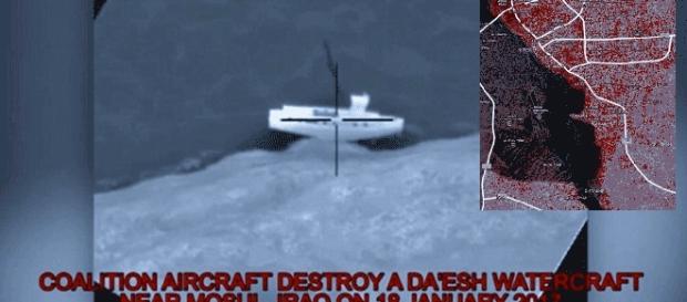 Le Pentagone a diffusé des images de bateaux chargés de djihadistes fuyant l'est de Mossoul à présent aux mains des forces kurdes et irakiennes Le Pentagone a diffusé des images de bateaux chargés de djihadistes fuyant l'est de Mossoul à présent aux mains des forces kurdes et irakiennes