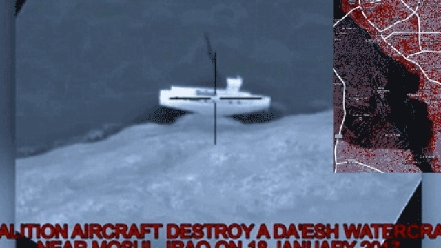 Le Pentagone a diffusé des images de bateaux chargés de djihadistes fuyant l'est de Mossoul à présent aux mains des forces kurdes et irakiennes