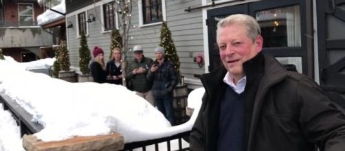 Al Gore leaving private party at Sundance. Seasonspass33 (YouTube-Screencap)