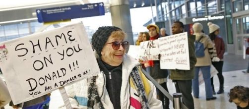 L'Onu: “Il bando sugli immigrati di Trump è meschino”. May conferma la ... - lastampa.it