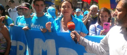 María Corina Machado cuando era entrevistada en la marcha del 23 de enero