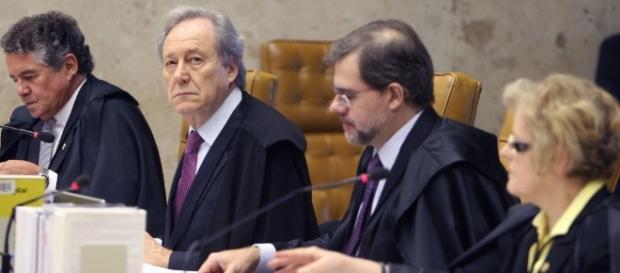 Mnistros do STF divergem sobre quem poderia assumir relatoria da Lava-Jato Mnistros do STF divergem sobre quem poderia assumir relatoria da Lava-Jato