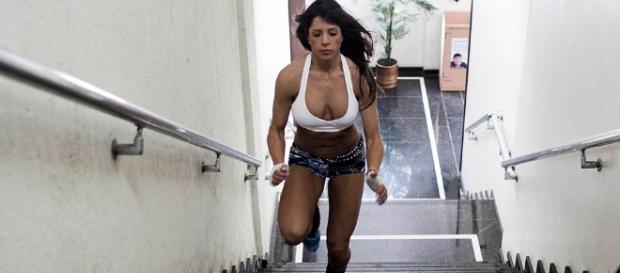 PRÁTICO, RÁPIDO E EFICIENTE. ISSO É HIIT PRÁTICO, RÁPIDO E EFICIENTE. ISSO É HIIT