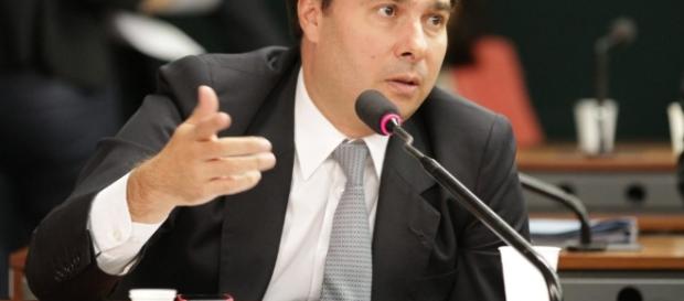 Rodrigo Maia consegue a suspensão de seu impedimento para a reeleição Rodrigo Maia consegue a suspensão de seu impedimento para a reeleição