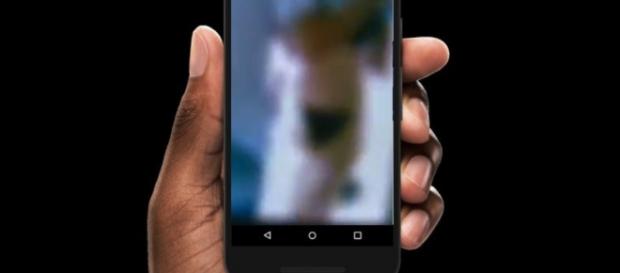 Transmissão ao vivo no Facebook mostra mulher sendo estuprada Transmissão ao vivo no Facebook mostra mulher sendo estuprada