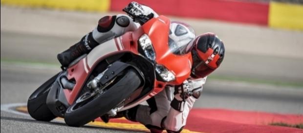 Velocímetro da Ducati 1199 Superleggera para de marcar depois dos 298 km/h Velocímetro da Ducati 1199 Superleggera para de marcar depois dos 298 km/h