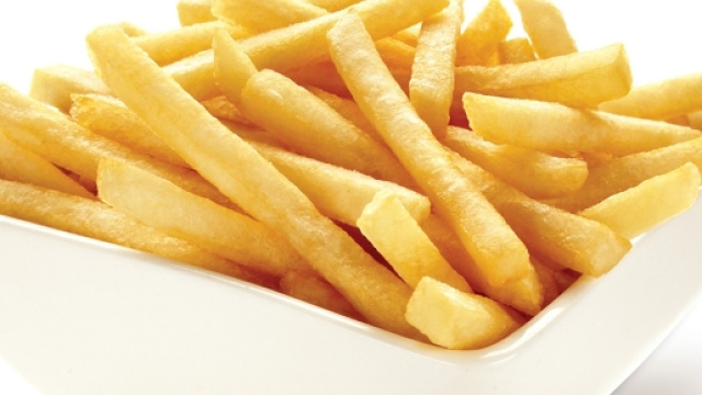 Un esempio di come dovrebbero essere mangiate le patatine