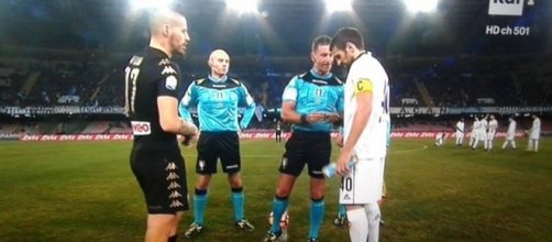 I capitani di Napoli e Fiorentina prima dell'inizio della partita