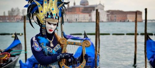 Vestiti Carnevale 2017: in tutta Italia è caccia alle maschere