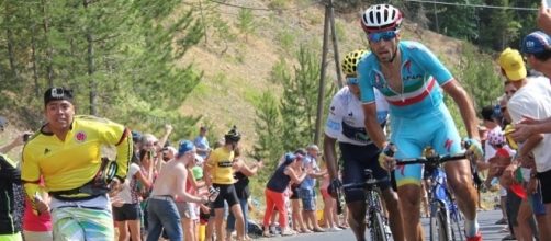 Vincenzo Nibali inseguito da Quintana