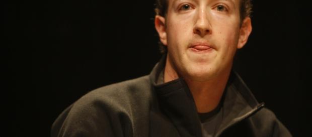Fundador do Facebook processa mais de 100 vizinhos Fundador do Facebook processa mais de 100 vizinhos