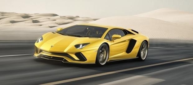 Lamborghini Aventador S tem mudanças no design, aerodinâmica, motor e equipamentos Lamborghini Aventador S tem mudanças no design, aerodinâmica, motor e equipamentos
