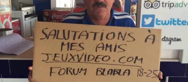 Risitas faisant une dédicace au forum blabla 18-25 ans Risitas faisant une dédicace au forum blabla 18-25 ans