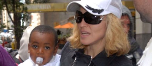Madonna veut adopter Mercy, son père biologique apparaît… - Gala - gala.fr