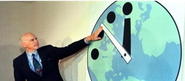A última vez que o relógio ficou a 2min da meia-noite foi em 1953 (The Telegraph) A última vez que o relógio ficou a 2min da meia-noite foi em 1953 (The Telegraph)