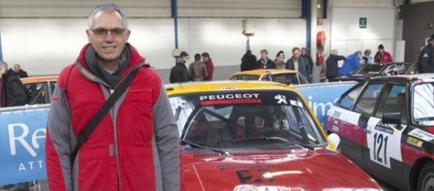Carlos TAVARES, PDG de Peugeot-Citroën au départ sur une 104 ZS2 Carlos TAVARES, PDG de Peugeot-Citroën au départ sur une 104 ZS2