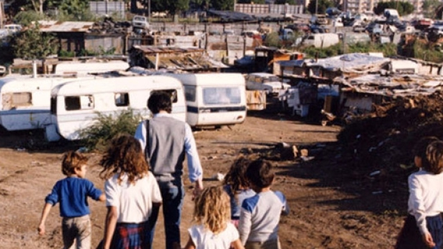 Omicidio nel campo rom di Ponticelli: 37enne ferito a morte in una ... - napolitoday.it