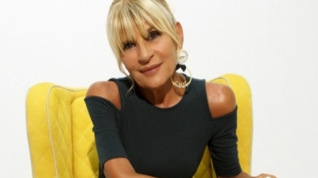 Selfie-Le cose cambiano: Valeria Marini ospite, torna Gemma ... - panorama.it