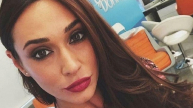 sonia lorenzini lascia il trono.