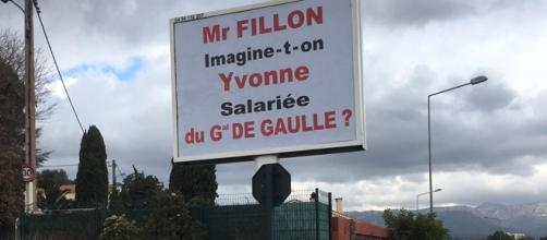 Le publicitaire Michel-Ange Flori a mobilisé l'un de ses panneaux à La Seyne (Var) pour évoquer le Penelopegate