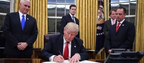 President Donald Trump Has Started Redecorating the Oval Office ... - housebeautiful.com