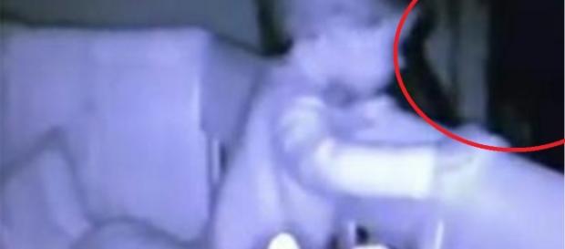 Atriz é acusada de torturar filho e se defende Atriz é acusada de torturar filho e se defende