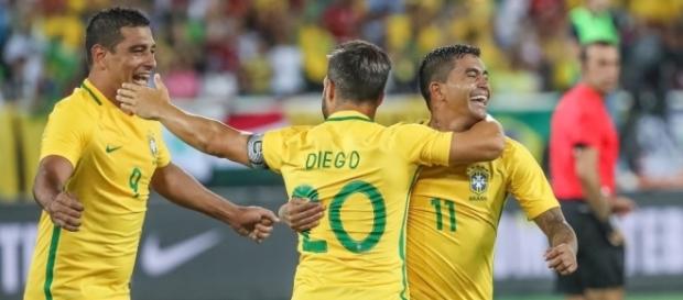 Dudu (D) comemora o gol feito por ele na vitória do Brasil sobre a Colômbia - Ricardo Stuckert/ CBF Dudu (D) comemora o gol feito por ele na vitória do Brasil sobre a Colômbia - Ricardo Stuckert/ CBF