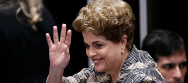 Ex-presidente Dilma Rousseff viaja para Espanha e fala bobagens Ex-presidente Dilma Rousseff viaja para Espanha e fala bobagens