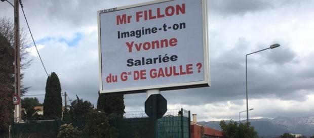 Le publicitaire Michel-Ange Flori a mobilisé l'un de ses panneaux à La Seyne (Var) pour évoquer le Penelopegate Le publicitaire Michel-Ange Flori a mobilisé l'un de ses panneaux à La Seyne (Var) pour évoquer le Penelopegate