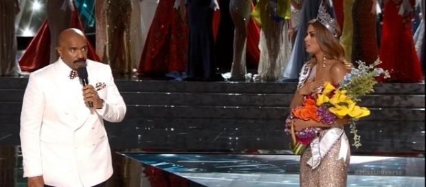 Popular apresentador nos Estados Unidos, Steve Harvey anunciou a Miss Universo errada (foto: reprodução de video/FOX) Popular apresentador nos Estados Unidos, Steve Harvey anunciou a Miss Universo errada (foto: reprodução de video/FOX)