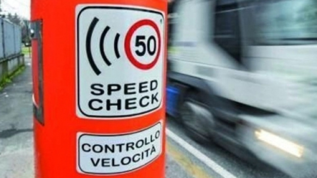 Autovelox: una multa per eccesso di velocit&agrave; in centro abitato &egrave; nulla se non c'&egrave; la pattuglia.