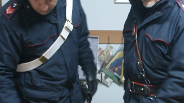 Nella sua cameretta il giovane aveva occultato 150 grammi di droga.