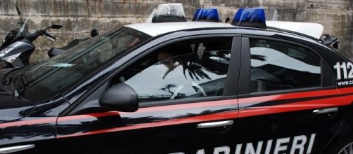 Carabinieri aggrediti da un anziano