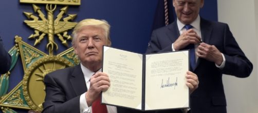 Trump ha appena firmato un decreto per tenere lontani i terroristi. Foto: pressdemocrat