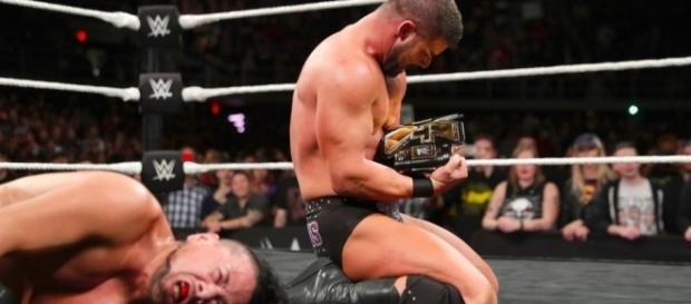 Bobby Roode conquista por primer a vez el título NXT. WWE.com Bobby Roode conquista por primer a vez el título NXT. WWE.com