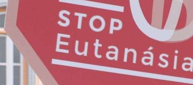 Movimento STOP Eutanásia em protesto Movimento STOP Eutanásia em protesto