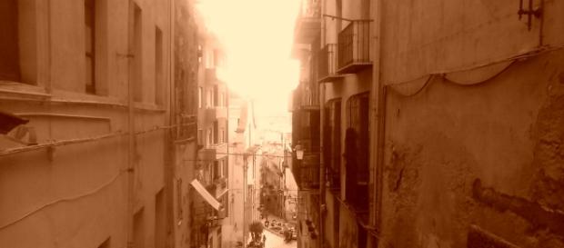 Una passeggiata per le vie strette di Cagliari Una passeggiata per le vie strette di Cagliari