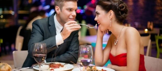 Veja o que os homens e as mulheres mais reparam num primeiro momento Veja o que os homens e as mulheres mais reparam num primeiro momento