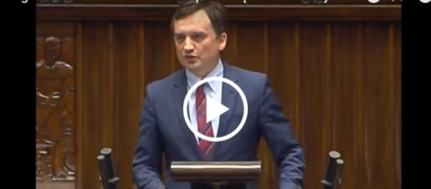 Zbigniew Ziobro ostro odpowiedział posłance Nowoczesnej. Zbigniew Ziobro ostro odpowiedział posłance Nowoczesnej.