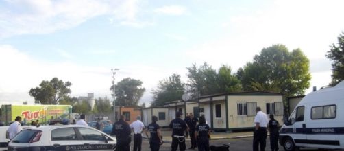 Campo rom di Salone: vigile colpito da un pungo durante i controlli - romatoday.it