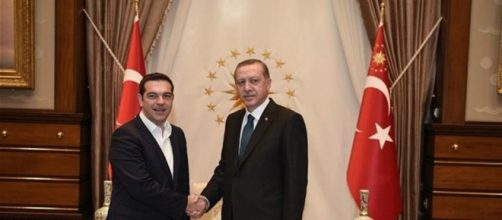 Tsipras e Erdogan durante un incontro per discutere sul teme dei rifugiati